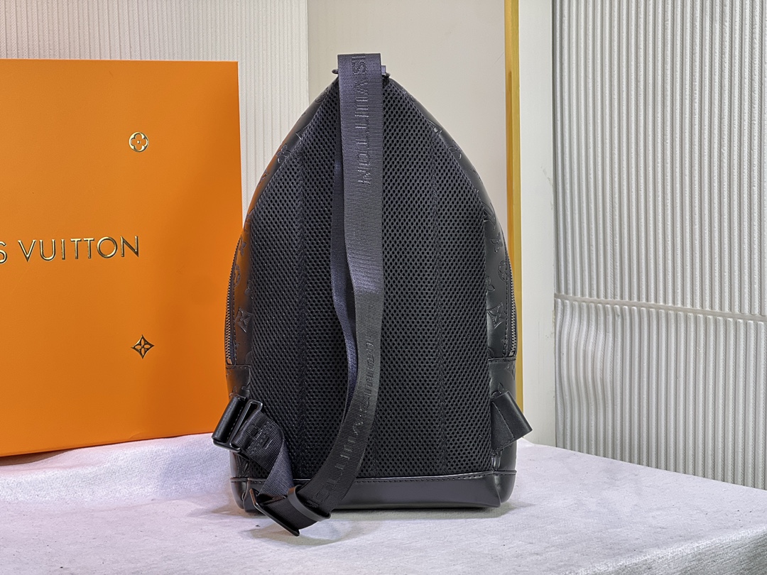 louis-vuitton-monogrammi-shadow-racer-slingbag-halpoja-laukkuja